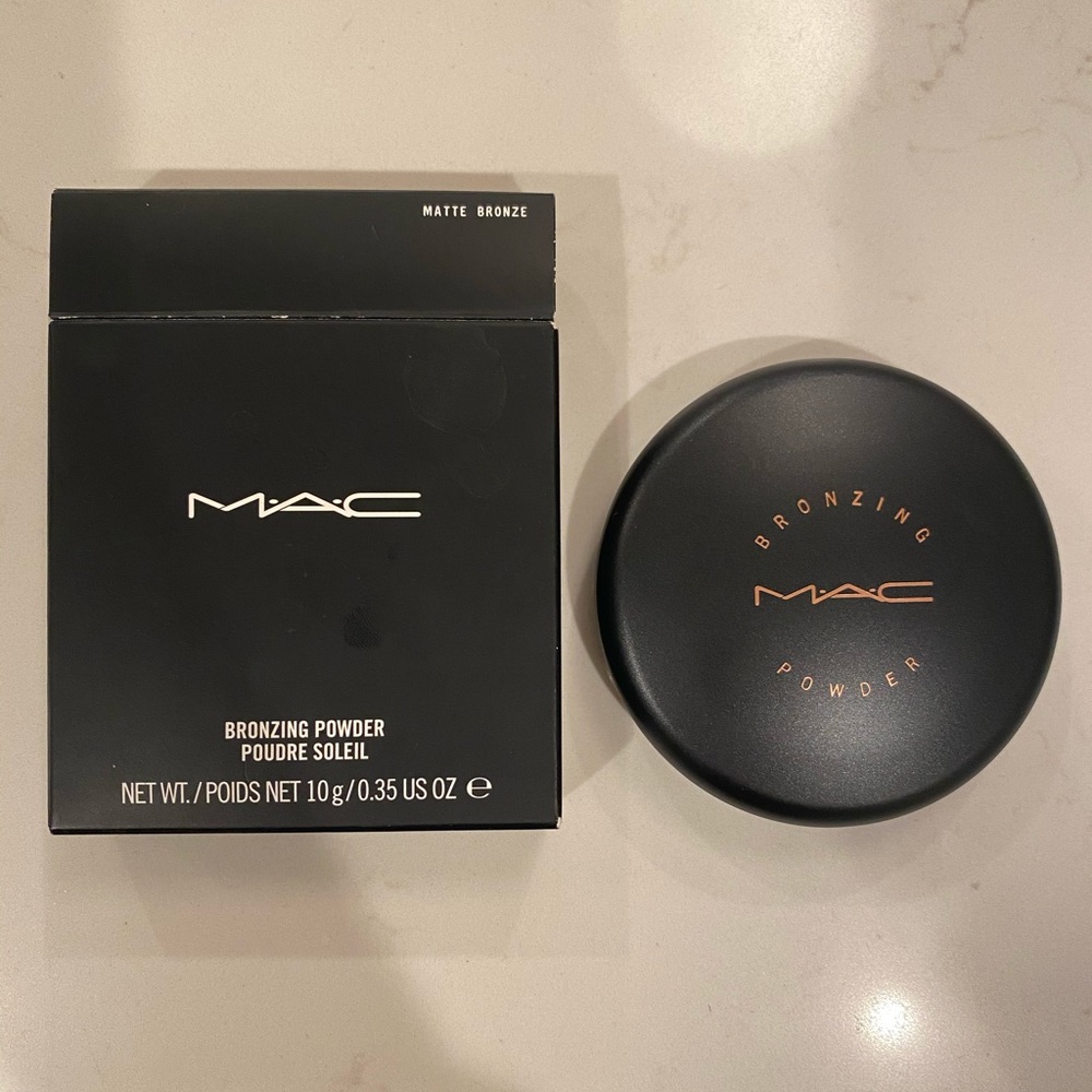 MAC bronzing powder
